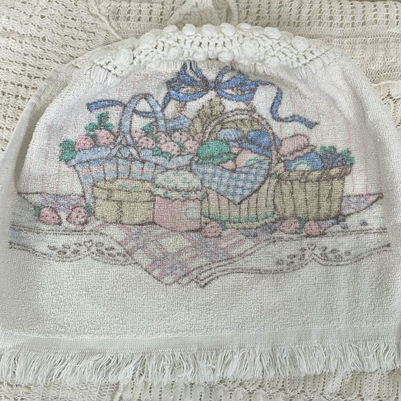 Vintage Tea Towel Crocheted Hanger Button Strawberry Basket White - Picture 2 of 7